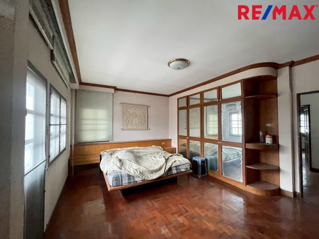 ขายบ้านศรีนครินทร์ หมู่บ้านเอกไพลิน ศรีด่าน 6 บางนา อ่อนนุช สุวรรณภูมิ ใกล้โรงเรียนนานาชาติและศูนย์การค้ามากมาย