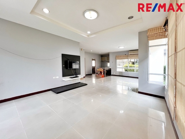 บ้านเดี่ยวพื้นที่ 85 ตารางวา ไม่มีบ้านตรงข้าม ตั้งอยู่บนถนนเมน