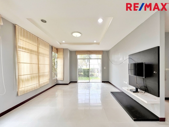 บ้านเดี่ยวพื้นที่ 85 ตารางวา ไม่มีบ้านตรงข้าม ตั้งอยู่บนถนนเมน