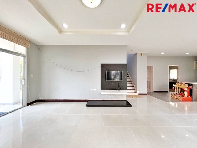 บ้านเดี่ยวพื้นที่ 85 ตารางวา ไม่มีบ้านตรงข้าม ตั้งอยู่บนถนนเมน