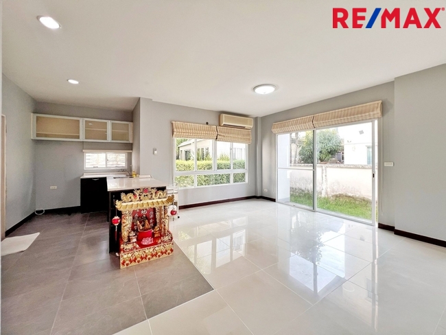 บ้านเดี่ยวพื้นที่ 85 ตารางวา ไม่มีบ้านตรงข้าม ตั้งอยู่บนถนนเมน