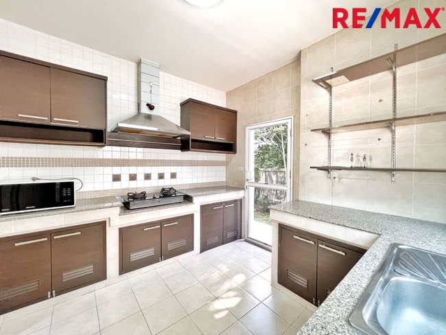 บ้านเดี่ยวพื้นที่ 85 ตารางวา ไม่มีบ้านตรงข้าม ตั้งอยู่บนถนนเมน