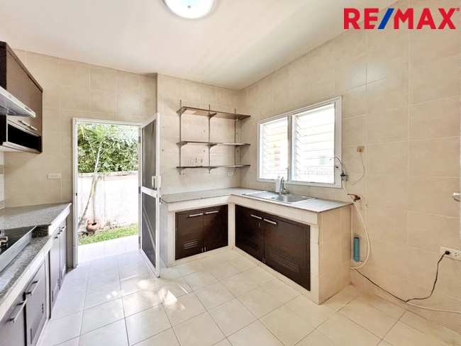 บ้านเดี่ยวพื้นที่ 85 ตารางวา ไม่มีบ้านตรงข้าม ตั้งอยู่บนถนนเมน