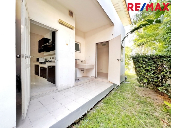 บ้านเดี่ยวพื้นที่ 85 ตารางวา ไม่มีบ้านตรงข้าม ตั้งอยู่บนถนนเมน