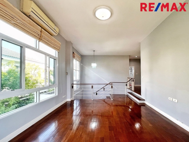 บ้านเดี่ยวพื้นที่ 85 ตารางวา ไม่มีบ้านตรงข้าม ตั้งอยู่บนถนนเมน