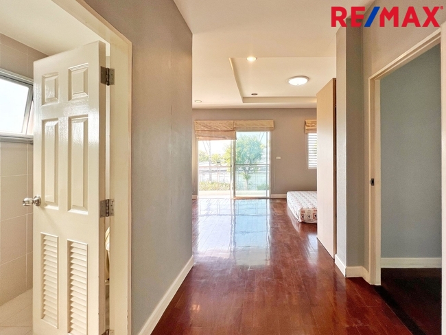 บ้านเดี่ยวพื้นที่ 85 ตารางวา ไม่มีบ้านตรงข้าม ตั้งอยู่บนถนนเมน