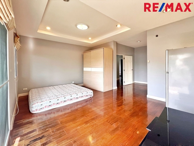 บ้านเดี่ยวพื้นที่ 85 ตารางวา ไม่มีบ้านตรงข้าม ตั้งอยู่บนถนนเมน