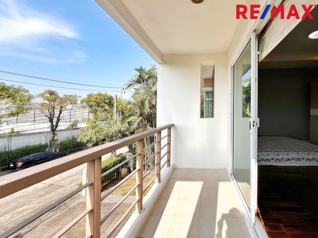 บ้านเดี่ยวพื้นที่ 85 ตารางวา ไม่มีบ้านตรงข้าม ตั้งอยู่บนถนนเมน