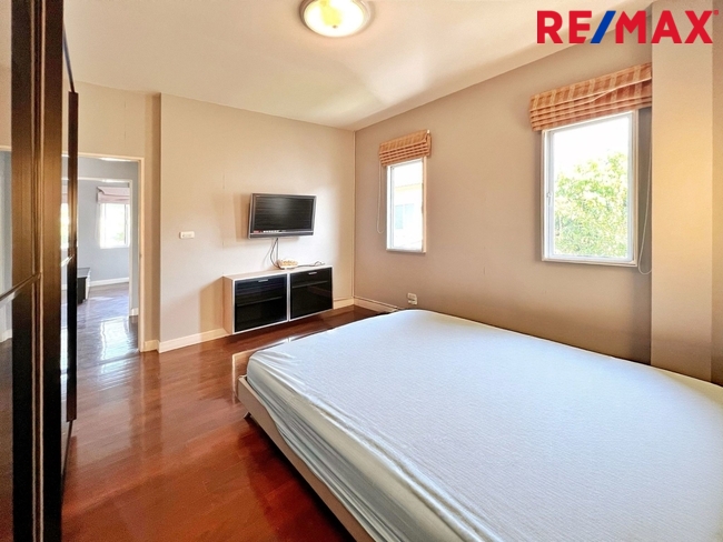 บ้านเดี่ยวพื้นที่ 85 ตารางวา ไม่มีบ้านตรงข้าม ตั้งอยู่บนถนนเมน