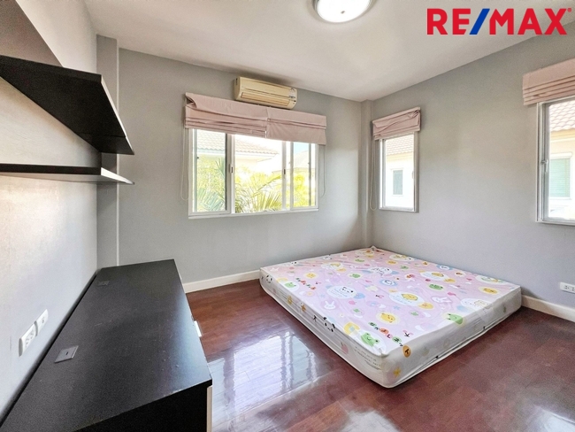 บ้านเดี่ยวพื้นที่ 85 ตารางวา ไม่มีบ้านตรงข้าม ตั้งอยู่บนถนนเมน