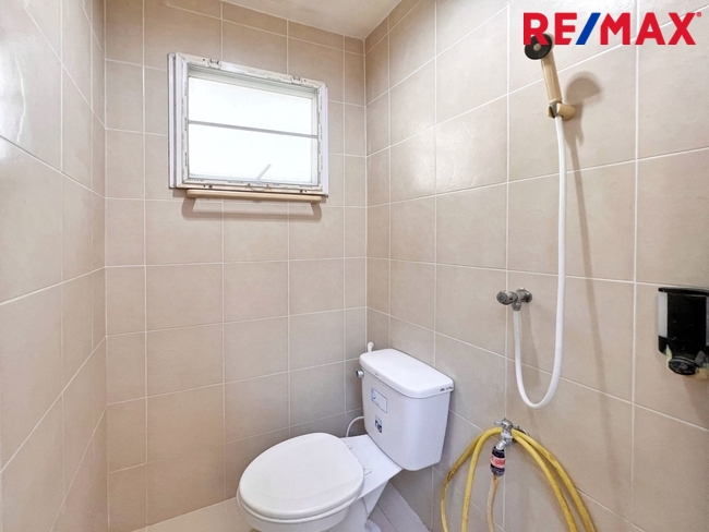 บ้านเดี่ยวพื้นที่ 85 ตารางวา ไม่มีบ้านตรงข้าม ตั้งอยู่บนถนนเมน