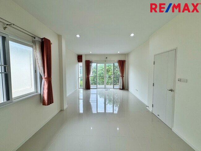 ขายบ้านเดี่ยว ซื่อตรงโคซี่ บางบัวทอง–340 (เฟส 5) แบบ Merit | 60 ตร.วา | ราคา 3.3 ล้านบาท | ทำเลบางบัวทอง นนทบุรี