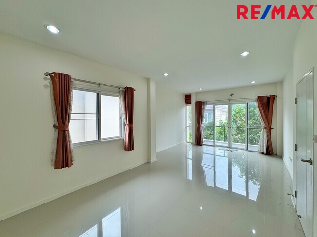 ขายบ้านเดี่ยว ซื่อตรงโคซี่ บางบัวทอง–340 (เฟส 5) แบบ Merit | 60 ตร.วา | ราคา 3.3 ล้านบาท | ทำเลบางบัวทอง นนทบุรี