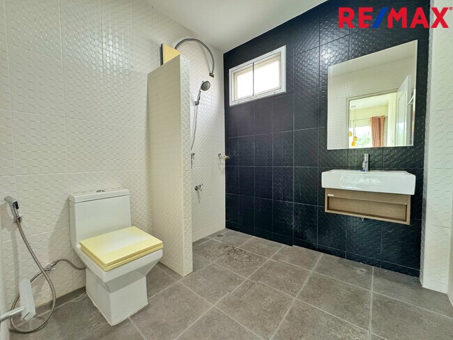 ขายบ้านเดี่ยว ซื่อตรงโคซี่ บางบัวทอง–340 (เฟส 5) แบบ Merit | 60 ตร.วา | ราคา 3.3 ล้านบาท | ทำเลบางบัวทอง นนทบุรี