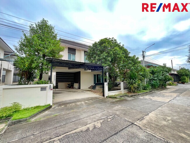 ขายบ้านเดี่ยว ซื่อตรงโคซี่ บางบัวทอง–340 (เฟส 5) แบบ Merit | 60 ตร.วา | ราคา 3.3 ล้านบาท | ทำเลบางบัวทอง นนทบุรี