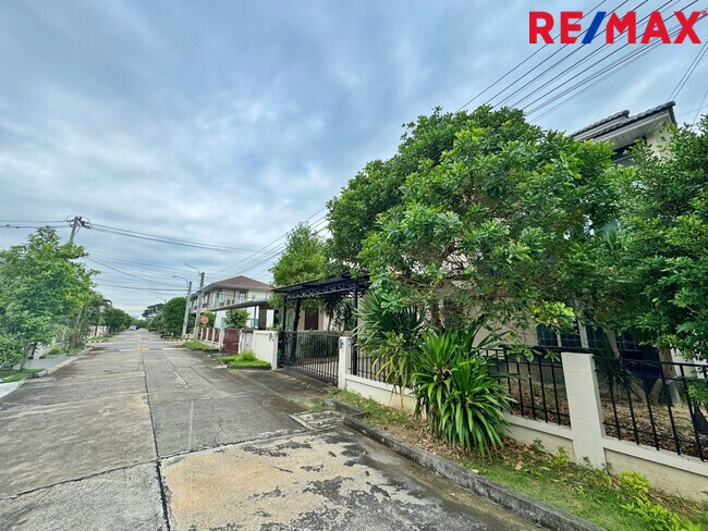 ขายบ้านเดี่ยว ซื่อตรงโคซี่ บางบัวทอง–340 (เฟส 5) แบบ Merit | 60 ตร.วา | ราคา 3.3 ล้านบาท | ทำเลบางบัวทอง นนทบุรี