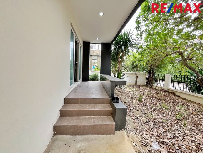 ขายบ้านเดี่ยว ซื่อตรงโคซี่ บางบัวทอง–340 (เฟส 5) แบบ Merit | 60 ตร.วา | ราคา 3.3 ล้านบาท | ทำเลบางบัวทอง นนทบุรี