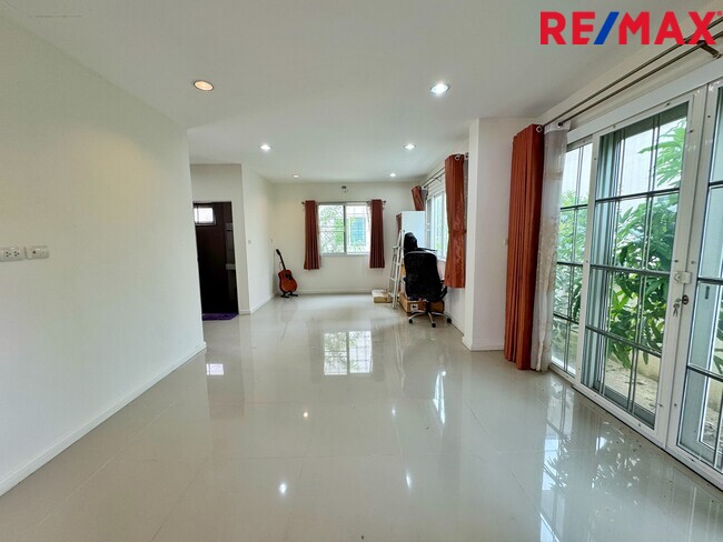 ขายบ้านเดี่ยว ซื่อตรงโคซี่ บางบัวทอง–340 (เฟส 5) แบบ Merit | 60 ตร.วา | ราคา 3.3 ล้านบาท | ทำเลบางบัวทอง นนทบุรี