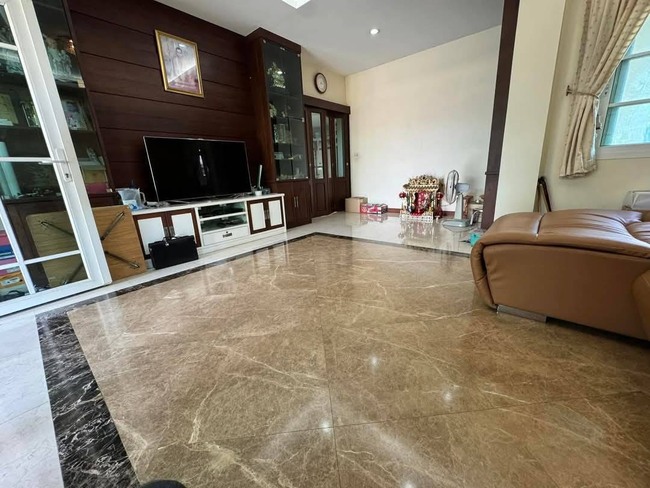 บ้านเดี่ยว มาใหม่อีกหนึ่งหลัง ซอยสมเด็จพระเจ้าตากสิน 4 ตกแต่งครบหิ้วกระเป๋าเข้าอยู่ได้เลย