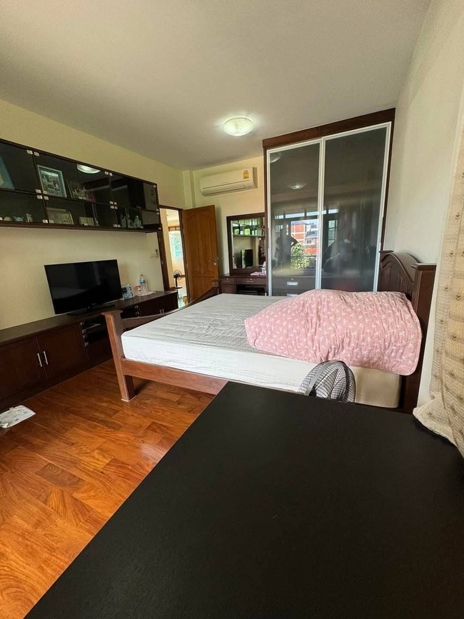 บ้านเดี่ยว มาใหม่อีกหนึ่งหลัง ซอยสมเด็จพระเจ้าตากสิน 4 ตกแต่งครบหิ้วกระเป๋าเข้าอยู่ได้เลย