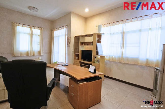 ขาย บ้านวริยา วิลล์ สาย4 ใกล้ มหิดล ศาลายา บ้านเดี่ยว 2 ชั้น บนพื้นที่ 135 ตร.วา 317 ตร.ม. มีสวนในบ้าน 4 ห้องนอน ฝ้าสูง โปร่ง มีความเป็นส่วนตัว ความเจริญรอบด้าน เดินทางสะดวก ถนนตัดใหม่ หลากหลายเส้นทาง ขายเพียง 8.59 Mb.