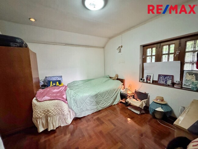 ขายบ้านเดี่ยว วิภาวดีรังสิต 64 – แจ้งวัฒนะ 1 | 129 ตร.วา | 300 ตร.ม. | 5 ห้องนอน 5 ห้องน้ำ | ราคาพิเศษ 14.5 ล้านบาท เหมาะอยู่อาศัยและทำโฮมออฟฟิศ ทำเลใกล้ดอนเมือง–หลักสี่–ศูนย์ราชการแจ้งวัฒนะ