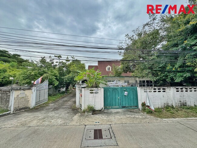 ขายบ้านเดี่ยว วิภาวดีรังสิต 64 – แจ้งวัฒนะ 1 | 129 ตร.วา | 300 ตร.ม. | 5 ห้องนอน 5 ห้องน้ำ | ราคาพิเศษ 14.5 ล้านบาท เหมาะอยู่อาศัยและทำโฮมออฟฟิศ ทำเลใกล้ดอนเมือง–หลักสี่–ศูนย์ราชการแจ้งวัฒนะ