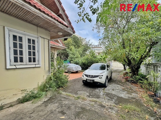 ขายบ้านเดี่ยว วิภาวดีรังสิต 64 – แจ้งวัฒนะ 1 | 129 ตร.วา | 300 ตร.ม. | 5 ห้องนอน 5 ห้องน้ำ | ราคาพิเศษ 14.5 ล้านบาท เหมาะอยู่อาศัยและทำโฮมออฟฟิศ ทำเลใกล้ดอนเมือง–หลักสี่–ศูนย์ราชการแจ้งวัฒนะ