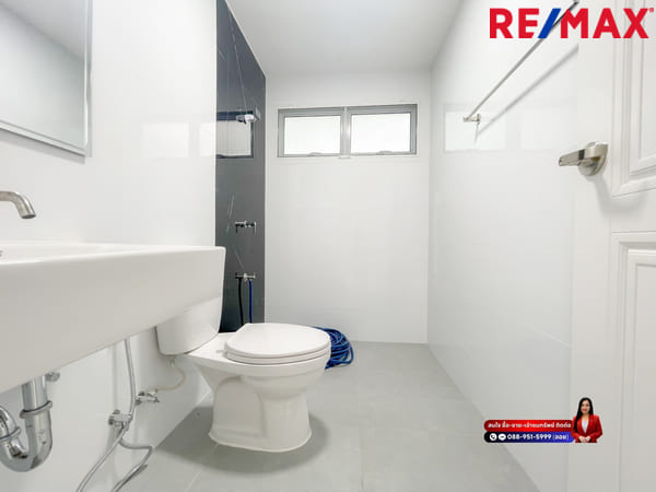 บ้านนิมิตใหม่ 59 I เคซี เลค แลนด์ บ้านสั่งสร้าง บริษัท SC Grand ประกันโครงสร้าง 20 ปี หัวมุม ประตูรั้วหน้าบ้านกว้าง 9 เมตรและมีประตูรั้วเข้าออกได้ 2 ด้าน