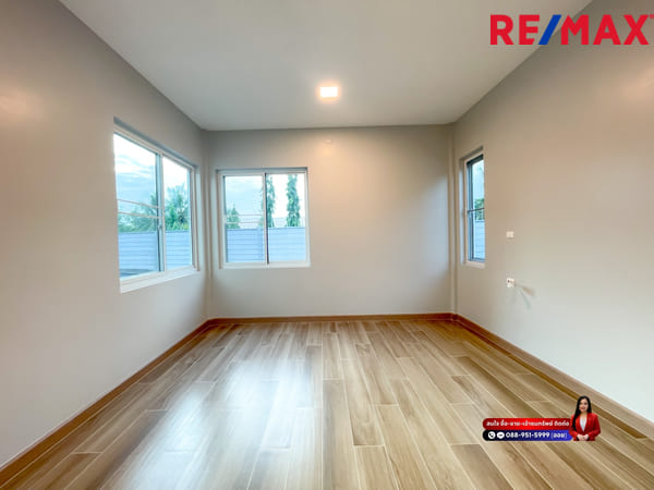 บ้านนิมิตใหม่ 59 I เคซี เลค แลนด์ บ้านสั่งสร้าง บริษัท SC Grand ประกันโครงสร้าง 20 ปี หัวมุม ประตูรั้วหน้าบ้านกว้าง 9 เมตรและมีประตูรั้วเข้าออกได้ 2 ด้าน