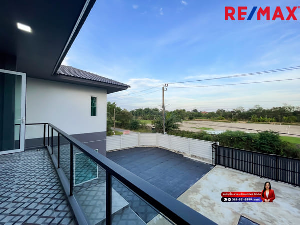 บ้านนิมิตใหม่ 59 I เคซี เลค แลนด์ บ้านสั่งสร้าง บริษัท SC Grand ประกันโครงสร้าง 20 ปี หัวมุม ประตูรั้วหน้าบ้านกว้าง 9 เมตรและมีประตูรั้วเข้าออกได้ 2 ด้าน