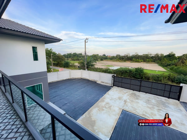 บ้านนิมิตใหม่ 59 I เคซี เลค แลนด์ บ้านสั่งสร้าง บริษัท SC Grand ประกันโครงสร้าง 20 ปี หัวมุม ประตูรั้วหน้าบ้านกว้าง 9 เมตรและมีประตูรั้วเข้าออกได้ 2 ด้าน