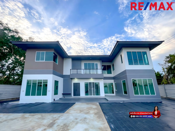 บ้านนิมิตใหม่ 59 I เคซี เลค แลนด์ บ้านสั่งสร้าง บริษัท SC Grand ประกันโครงสร้าง 20 ปี หัวมุม ประตูรั้วหน้าบ้านกว้าง 9 เมตรและมีประตูรั้วเข้าออกได้ 2 ด้าน