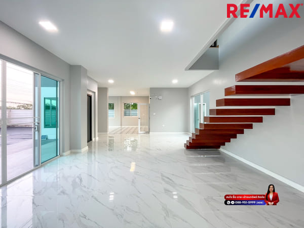 บ้านนิมิตใหม่ 59 I เคซี เลค แลนด์ บ้านสั่งสร้าง บริษัท SC Grand ประกันโครงสร้าง 20 ปี หัวมุม ประตูรั้วหน้าบ้านกว้าง 9 เมตรและมีประตูรั้วเข้าออกได้ 2 ด้าน