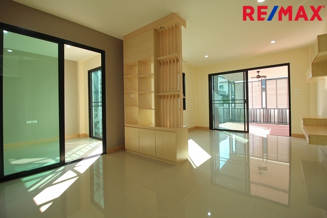 ขายบ้านเดี่ยว ลัดดารมย์ อิลิแกนซ์ วงแหวน สาทร มีห้องนอนชั้น1 ตกแต่งสวย 80 ตร.ว