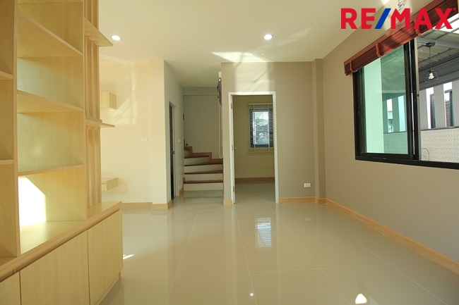 ขายบ้านเดี่ยว ลัดดารมย์ อิลิแกนซ์ วงแหวน สาทร มีห้องนอนชั้น1 ตกแต่งสวย 80 ตร.ว