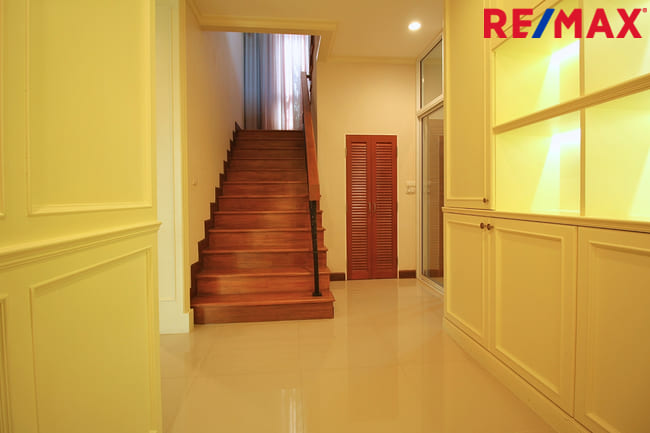 ขายบ้านเดี่ยว ลัดดารมย์ อิลิแกนซ์ วงแหวน สาทร มีห้องนอนชั้น1 ตกแต่งสวย 80 ตร.ว