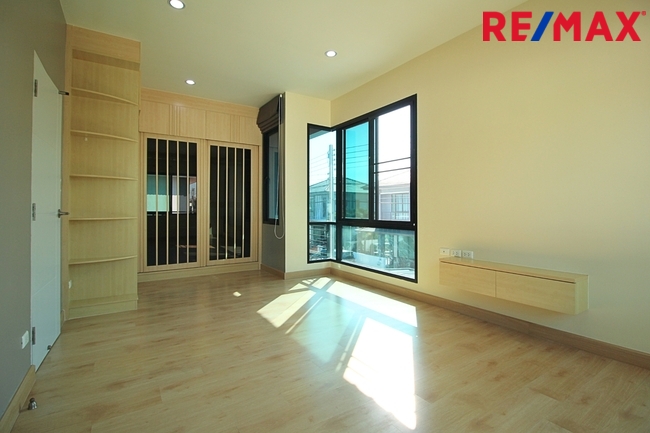 ขายบ้านเดี่ยว ลัดดารมย์ อิลิแกนซ์ วงแหวน สาทร มีห้องนอนชั้น1 ตกแต่งสวย 80 ตร.ว