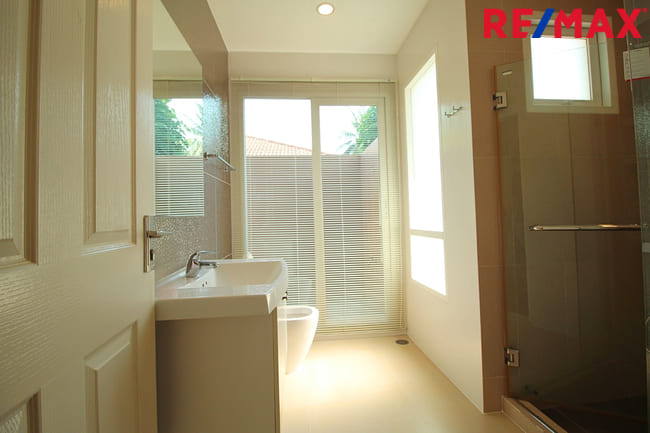 ขายบ้านเดี่ยว ลัดดารมย์ อิลิแกนซ์ วงแหวน สาทร มีห้องนอนชั้น1 ตกแต่งสวย 80 ตร.ว