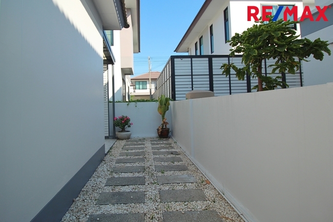 ขายบ้านเดี่ยว ลัดดารมย์ อิลิแกนซ์ วงแหวน สาทร มีห้องนอนชั้น1 ตกแต่งสวย 80 ตร.ว