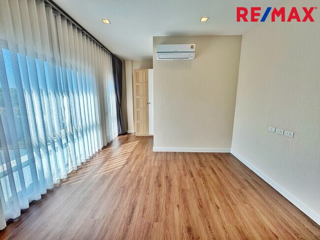 ขายบ้านเดี่ยวหรู บางกอก บูเลอวาร์ด เวสต์เกต 80 ตร.ว. พร้อมอยู่ | SC Asset ทำเลศักยภาพ ติดถนนกาญจนาภิเษก ใกล้รถไฟฟ้าสายสีม่วง( Bangkok Boulevard Westgate)