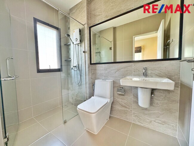 ขายบ้านเดี่ยวหรู บางกอก บูเลอวาร์ด เวสต์เกต 80 ตร.ว. พร้อมอยู่ | SC Asset ทำเลศักยภาพ ติดถนนกาญจนาภิเษก ใกล้รถไฟฟ้าสายสีม่วง( Bangkok Boulevard Westgate)