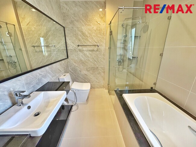 ขายบ้านเดี่ยวหรู บางกอก บูเลอวาร์ด เวสต์เกต 80 ตร.ว. พร้อมอยู่ | SC Asset ทำเลศักยภาพ ติดถนนกาญจนาภิเษก ใกล้รถไฟฟ้าสายสีม่วง( Bangkok Boulevard Westgate)