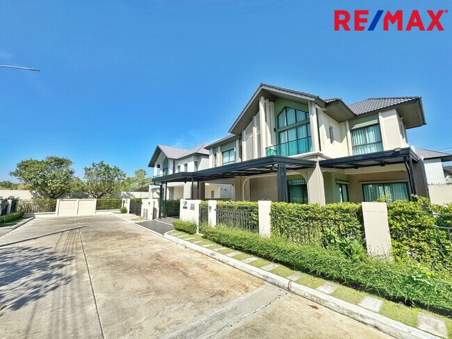 ขายบ้านเดี่ยวหรู บางกอก บูเลอวาร์ด เวสต์เกต 80 ตร.ว. พร้อมอยู่ | SC Asset ทำเลศักยภาพ ติดถนนกาญจนาภิเษก ใกล้รถไฟฟ้าสายสีม่วง( Bangkok Boulevard Westgate)