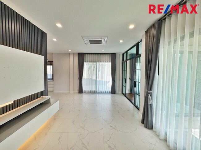 ขายบ้านเดี่ยวหรู บางกอก บูเลอวาร์ด เวสต์เกต 80 ตร.ว. พร้อมอยู่ | SC Asset ทำเลศักยภาพ ติดถนนกาญจนาภิเษก ใกล้รถไฟฟ้าสายสีม่วง( Bangkok Boulevard Westgate)