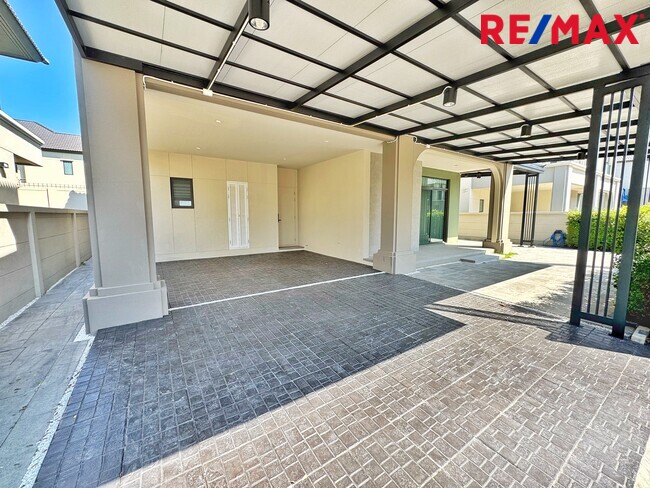 ขายบ้านเดี่ยวหรู บางกอก บูเลอวาร์ด เวสต์เกต 80 ตร.ว. พร้อมอยู่ | SC Asset ทำเลศักยภาพ ติดถนนกาญจนาภิเษก ใกล้รถไฟฟ้าสายสีม่วง( Bangkok Boulevard Westgate)