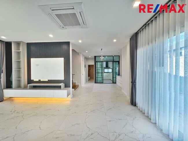 ขายบ้านเดี่ยวหรู บางกอก บูเลอวาร์ด เวสต์เกต 80 ตร.ว. พร้อมอยู่ | SC Asset ทำเลศักยภาพ ติดถนนกาญจนาภิเษก ใกล้รถไฟฟ้าสายสีม่วง( Bangkok Boulevard Westgate)