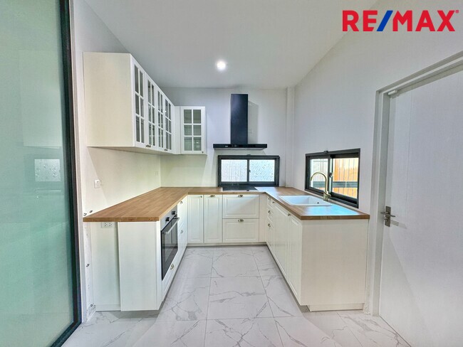 ขายบ้านเดี่ยวหรู บางกอก บูเลอวาร์ด เวสต์เกต 80 ตร.ว. พร้อมอยู่ | SC Asset ทำเลศักยภาพ ติดถนนกาญจนาภิเษก ใกล้รถไฟฟ้าสายสีม่วง( Bangkok Boulevard Westgate)