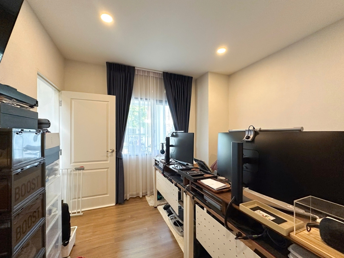 ขายบ้าน เซนโทร วงแหวน-จตุโชติ 4 นอน 5 น้ำ