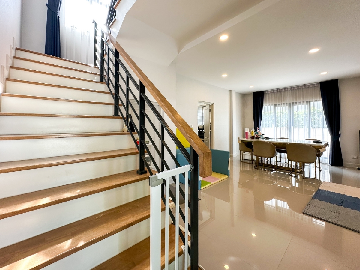 ขายบ้าน เซนโทร วงแหวน-จตุโชติ 4 นอน 5 น้ำ